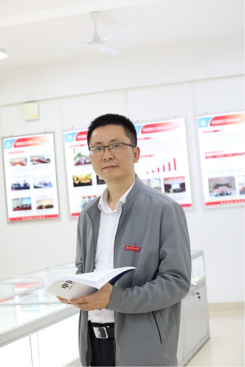 65a0ecbd079146d1a7da1fcf584fe39a.jpg 颜中军.jpg
